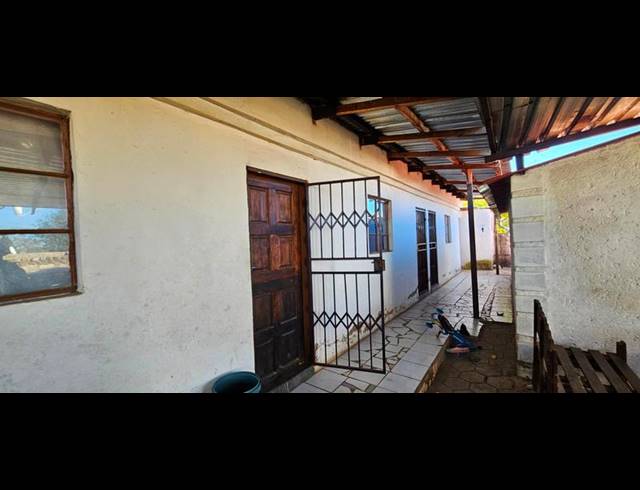 7 BEDROOM HOUSE FOR SALE IN LOTUS GARDENS